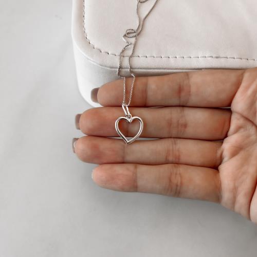 Colar pingente coração vazado direito 15mm 45cm