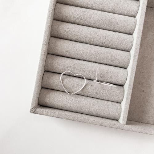 Brinco coração vazado 22mm