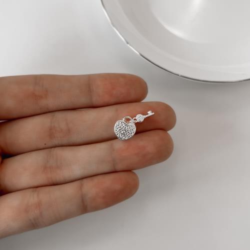 Berloque separador cadeado coração cravejado com pingente chave 10mm