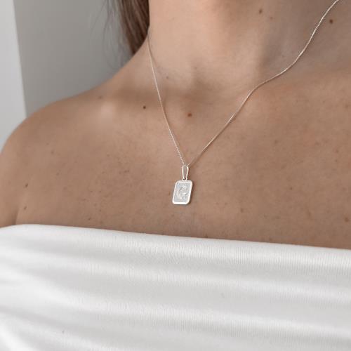 Colar pingente placa letra G 12mm 45cm