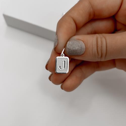 Pingente placa letra J 12mm 