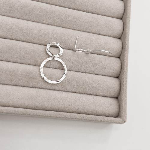 Brinco base círculo vazado ondulado com pingente 32mm