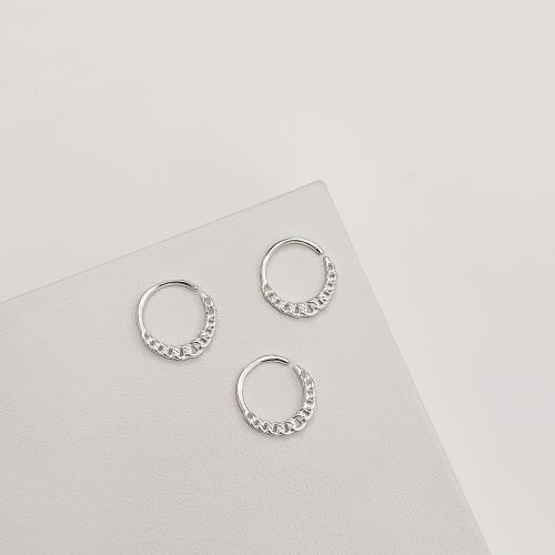 Piercing argola 11mm detalhe elos trançados orelha esquerda