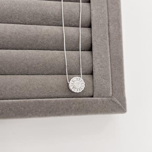 Colar botão cravejado trabalhado 10mm 45cm