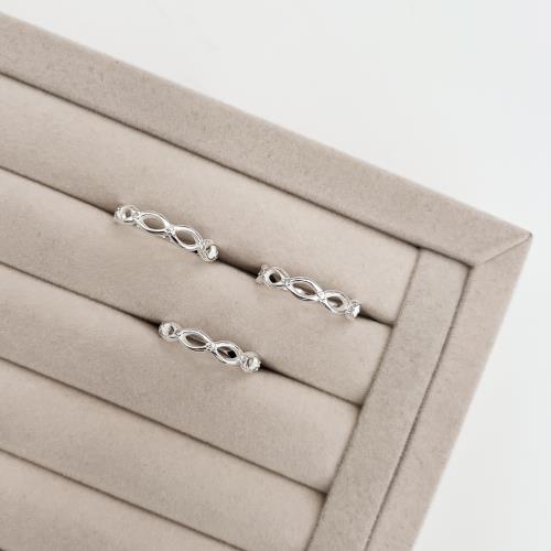 Anel navetes vazados e zircônias