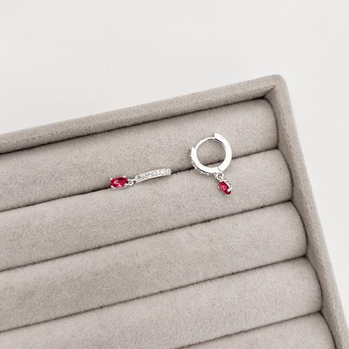 Argola click cravejada 11mm pingente zircônia oval rubi