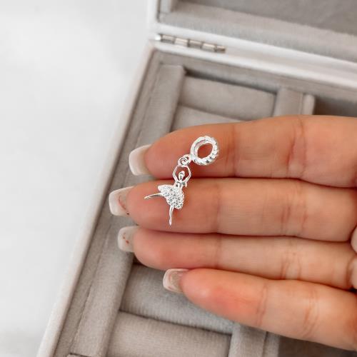 Berloque pingente bailarina cravejada elo torcido 16mm