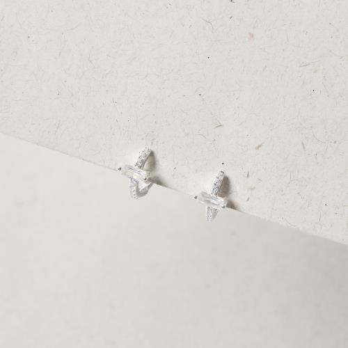 Argola click zircônia retangular com cravejado 11mm