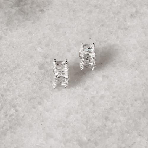 Brinco meia argola cravejada 12mm tarraxa