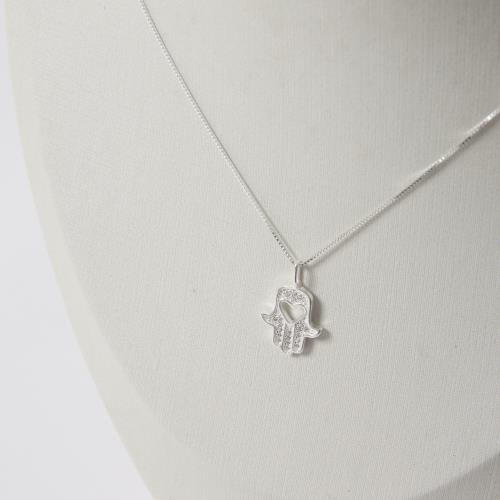 Colar pingente mão cravejada com coração vazado 15mm 45cm
