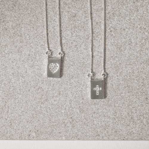 Escapulário medalhas cruz e coração cravejados v12 60cm