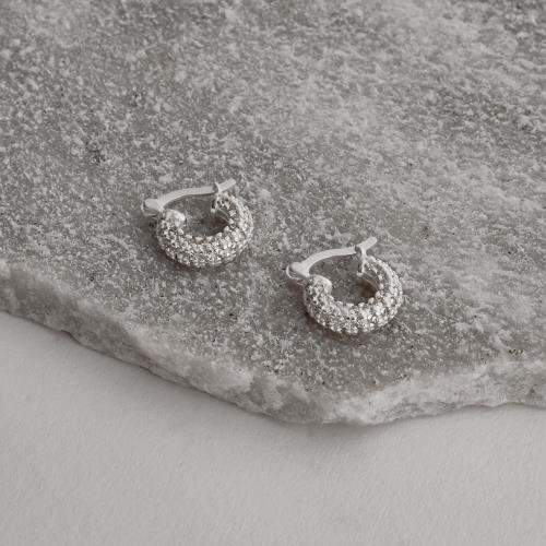 Argola toda cravejada 13mm trava