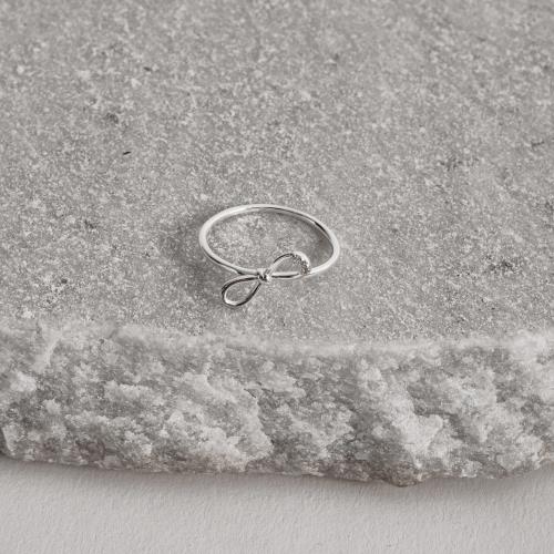 Anel laço detalhe cravejado