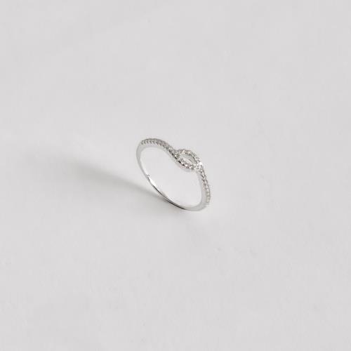 Anel ondulado navete vazado com cravejado