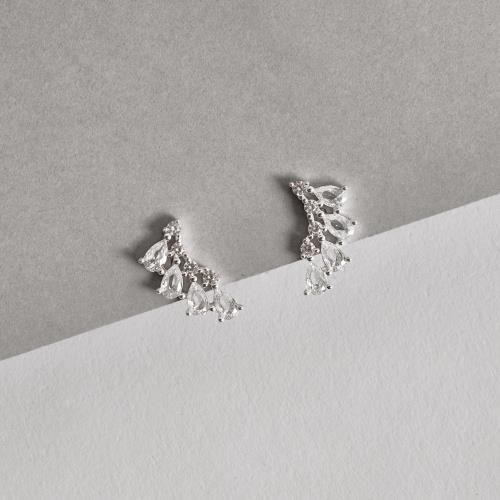 Brinco curvado zircônias redonda e gota 17mm