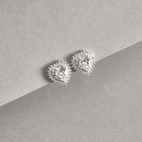 Brinco zircônia coração com duplo cravejado 15mm