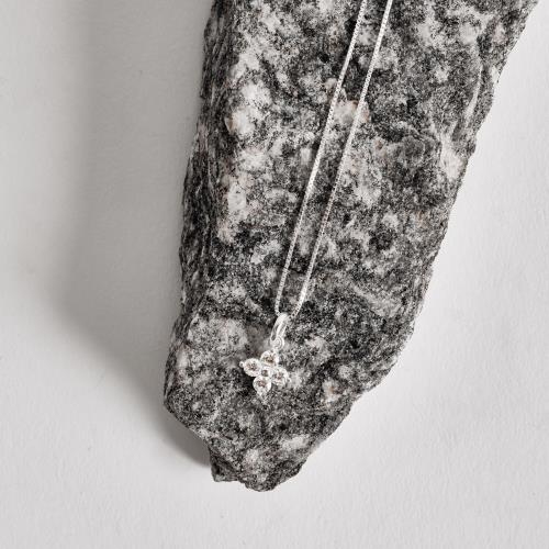 Colar pingente trevo cravejado 9mm 40cm