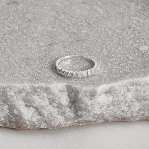 Anel meia aliança duplo cravejado detalhe torcido