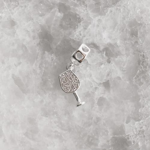 Berloque pingente taça cravejada elo corações vazados 12mm