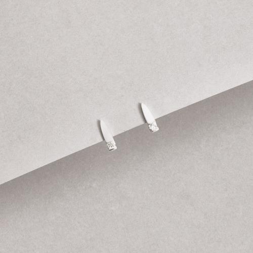 Brinco pontudo com zircônia 16mm