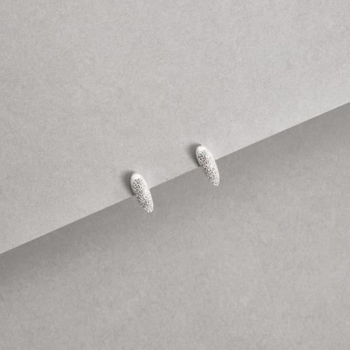 Brinco gota invertida cravejada 15mm