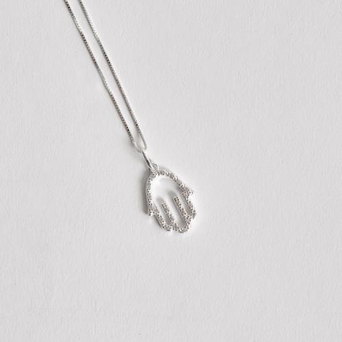 Colar pingente mão vazada cravejada 19mm 45cm