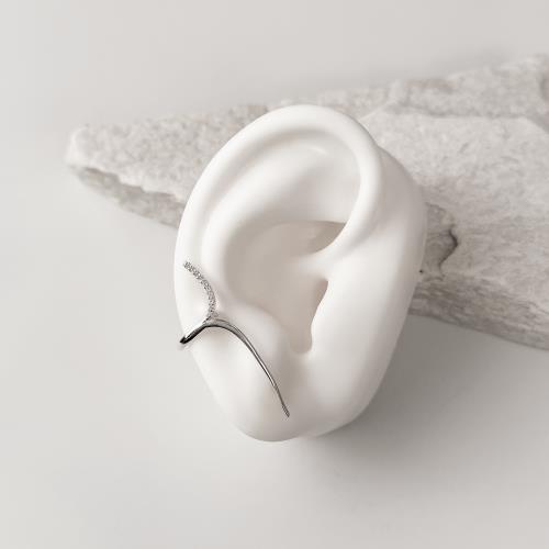 Brinco curvado detalhe cravejado com piercing fake 38mm