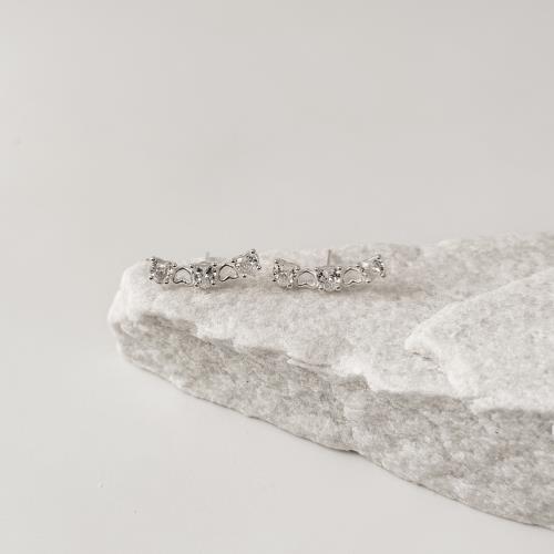 Brinco ear cuff corações vazados e zircônias coração tarraxa