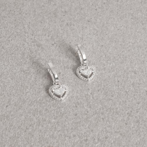 Argola click oval 11mm pingente coração vazado cravejado