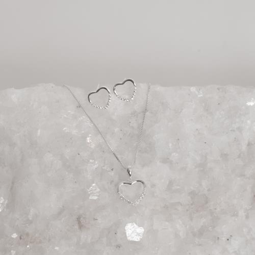 Conjunto brinco e colar coração vazado metade cravejado 12mm 45cm