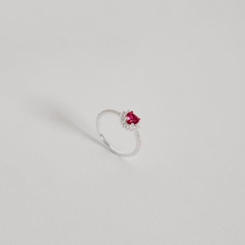 Anel meia aliança com zircônia coração rubi