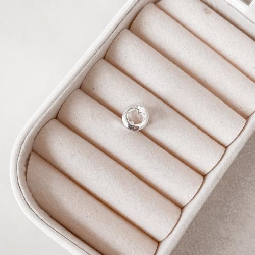 Berloque separador corações vazados 9mm