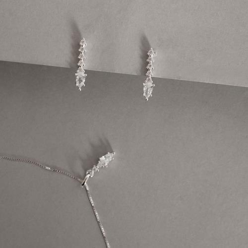 Conjunto brinco e colar zircônias redonda e gota 10mm 45cm