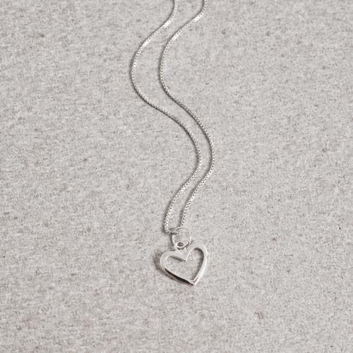 Colar pingente coração vazado 11mm 40cm