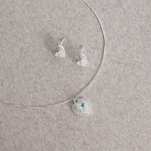 Conjunto brinco e colar zircônia coração azul claro com duplo cravejado 10mm 45cm
