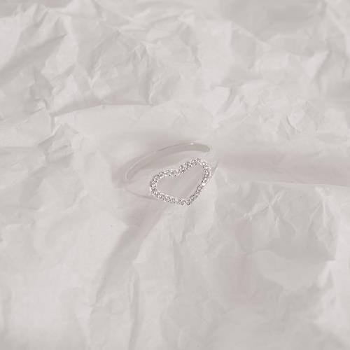 Anel coração vazado todo cravejado