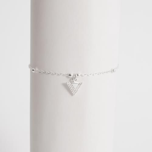 Pulseira entremeio bolas com pingente triângulo invertido cravejado 11mm