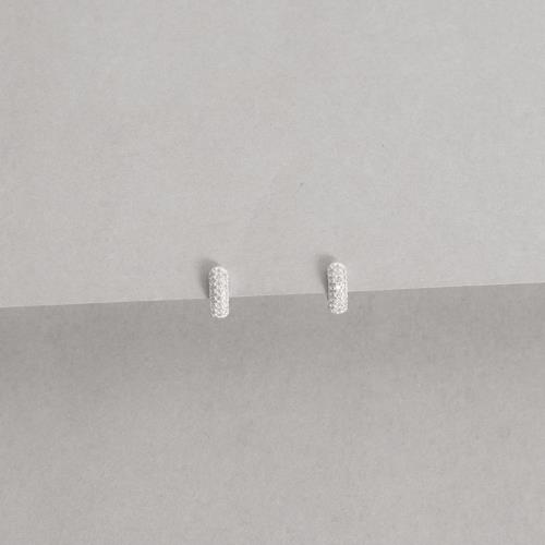 Argola click 9mm cravejada detalhe geométrico