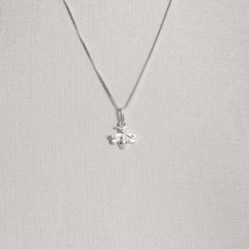 Colar pingente abelha detalhe zircônias 10mm 40cm