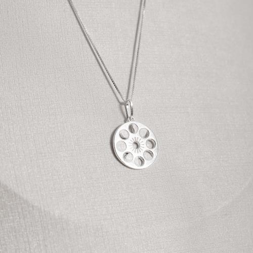 Colar pingente medalha fases da lua 17mm 45cm
