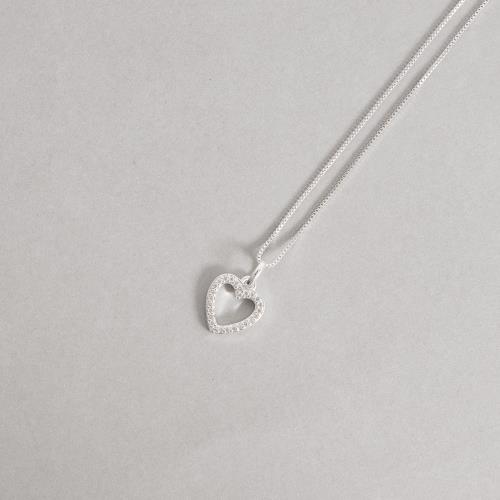 Colar pingente coração vazado cravejado cristal 11mm 45cm