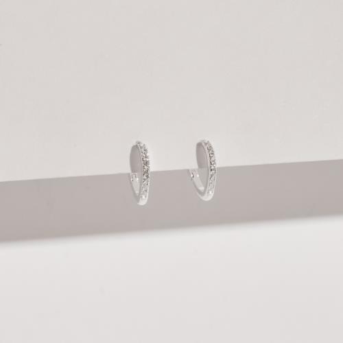 Argola click gota 13mm cravejada cristal