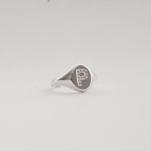 Anel oval letra P cravejada regulável P