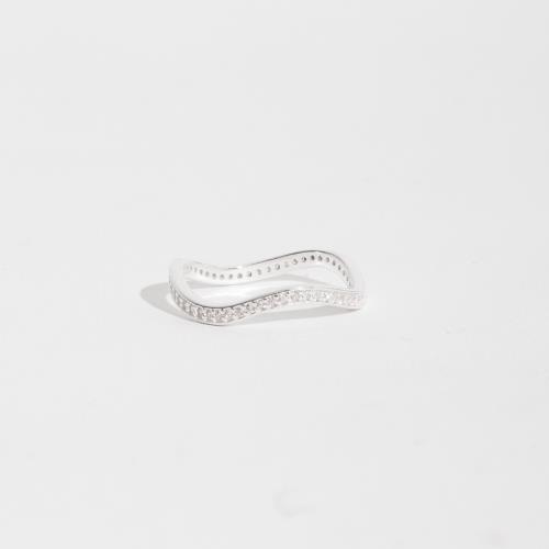 Anel ondulado todo cravejado