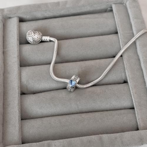 Berloque trava cravejada coração pedra da lua 12mm envelhecido