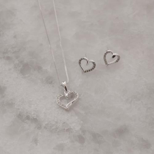 Conjunto brinco e colar coração vazado com zircônias 11mm 45cm