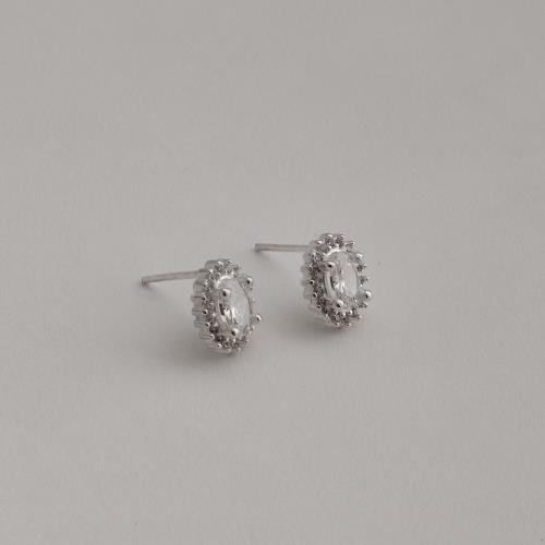 Brinco zircônia oval com cravejado cristal 10mm