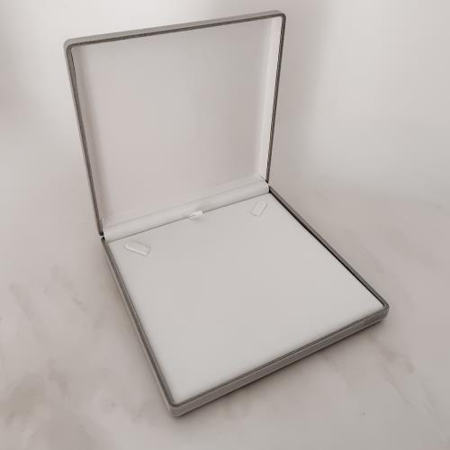 Porta joias colar cinza interior branco 17x16,5x3