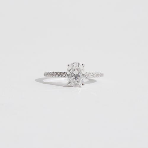 Anel moissanite oval 8x6mm com cravejado ródio