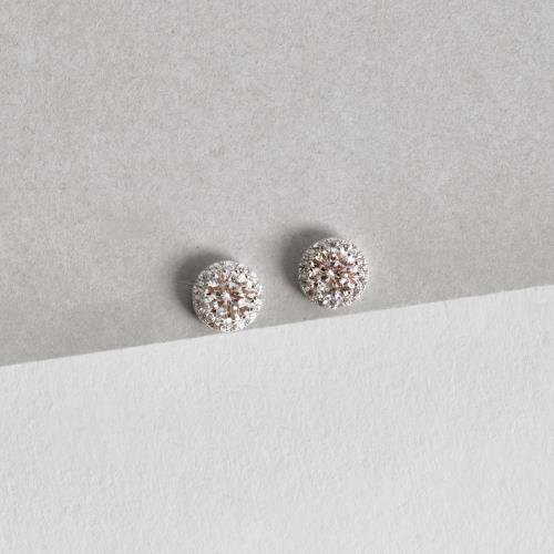 Brinco moissanite 5mm com cravejado cristal ródio